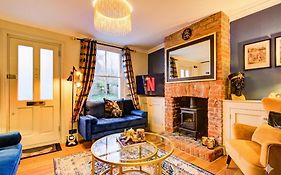 Chic Pet-Friendly Cottage, Fireplace, Wivenhoe